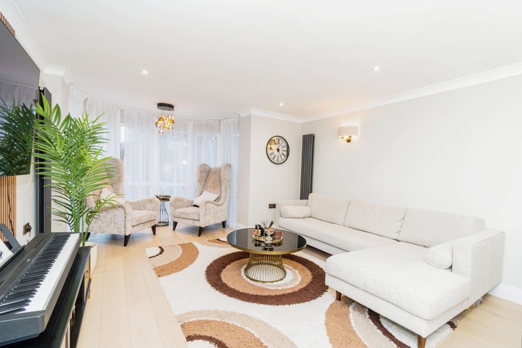 Additional image 5 of 2 bed flat for saleWinchester Road, Southampton, Hampshire SO16