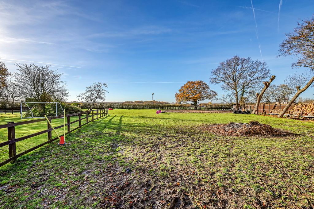 Additional image 23 of 5 bed bungalow for saleHighcliffe Drive, Wickford SS12