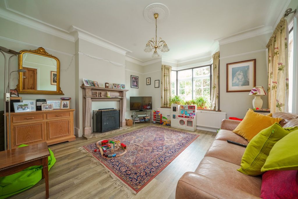 Additional image 9 of 4 bed semi-detached house for saleParkland Grove, Ashford TW15