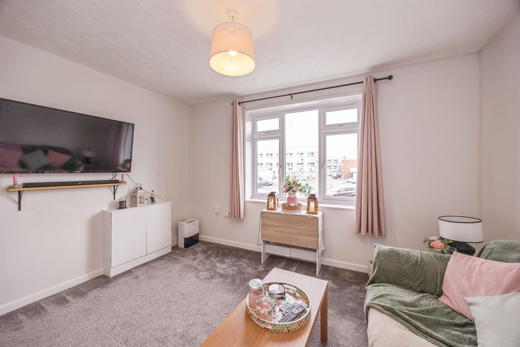 Additional image 3 of 1 bed flat for saleArundel Street, Portsmouth PO1