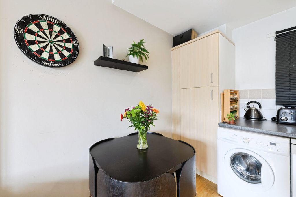 Additional image 17 of 2 bed flat for saleGodstone Road, Whyteleafe CR3