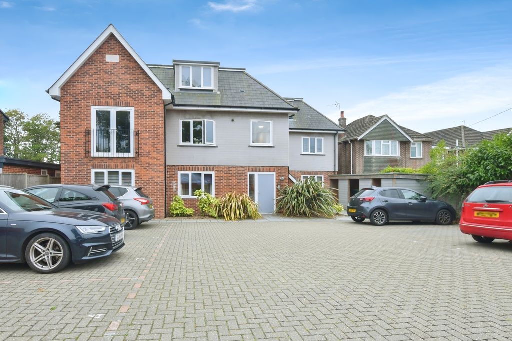 2 bed flat for saleWimborne Road West, Colehill, Wimborne, Dorset BH21
