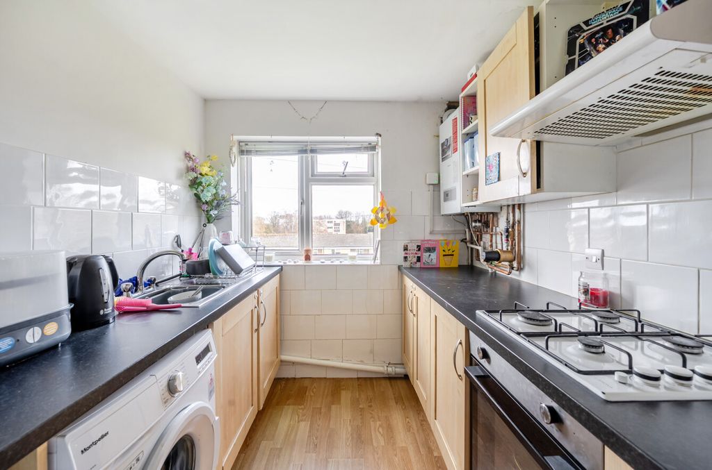 2 bed flat for saleMiddleton Close, Townhill Park, Southampton, Hampshire SO18 photo 2