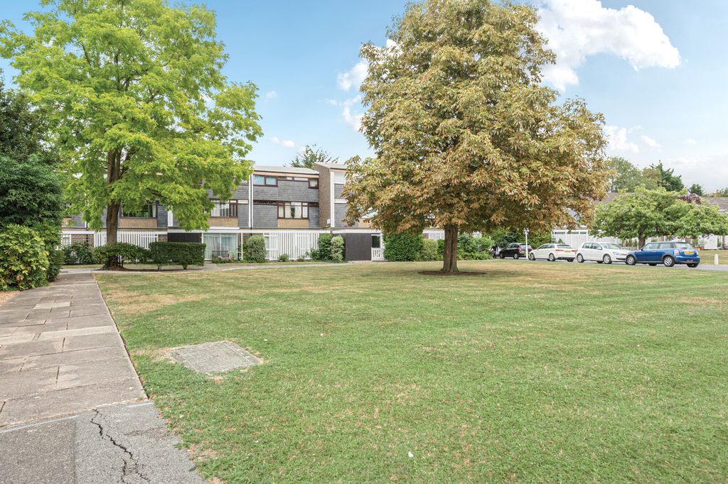 Additional image 2 of 3 bed maisonette for saleEdinburgh Gardens, Windsor SL4