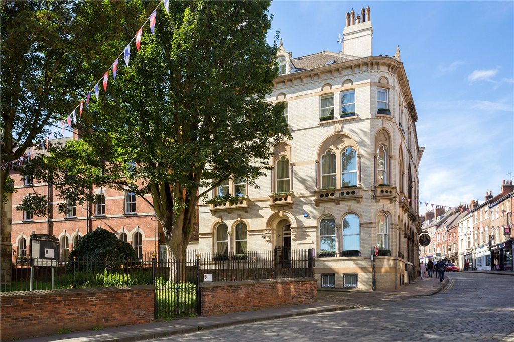 5 bed end terrace house for saleSt. Martins Lane, York YO1