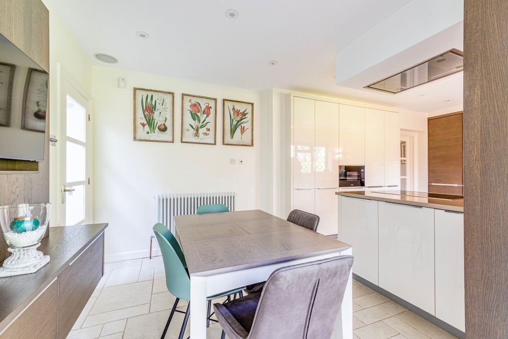 Additional image 17 of 5 bed detached house for salePyrford, Surrey GU22