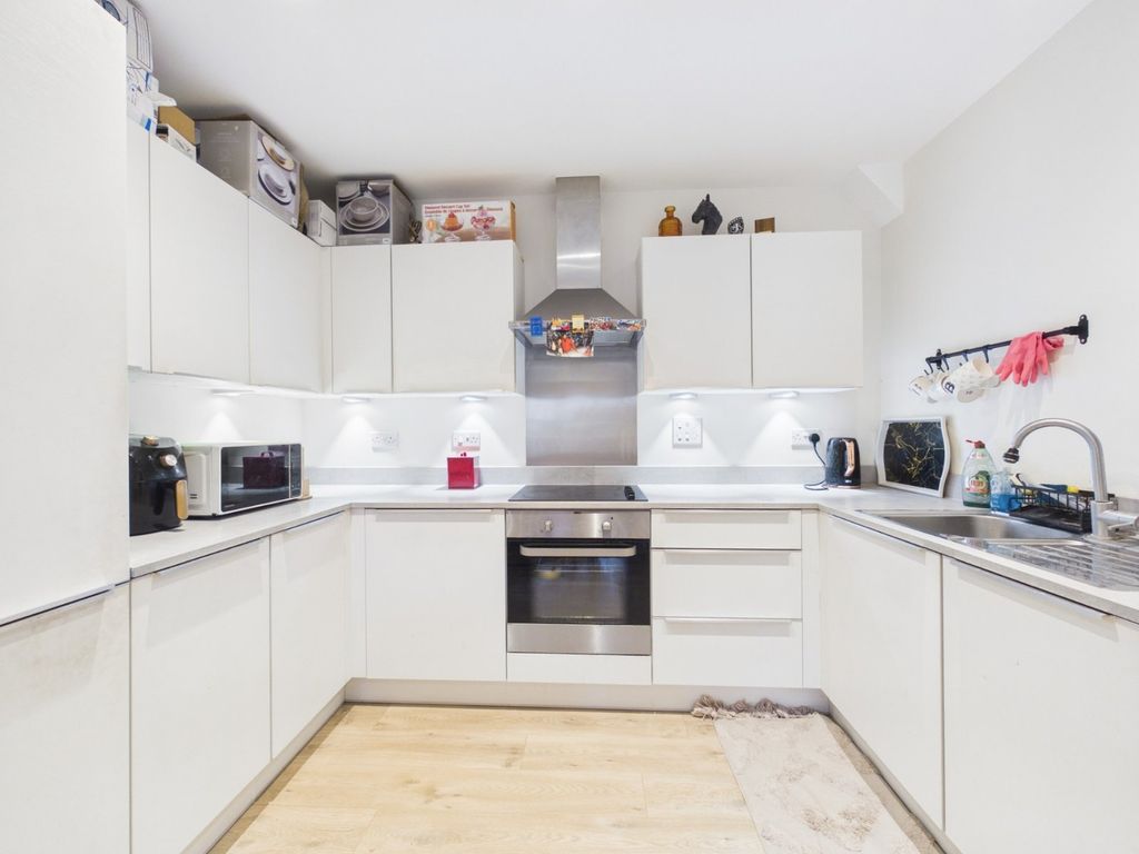 Additional image 3 of 2 bed flat for saleGatehouse Close, Ashford, Surrey TW15
