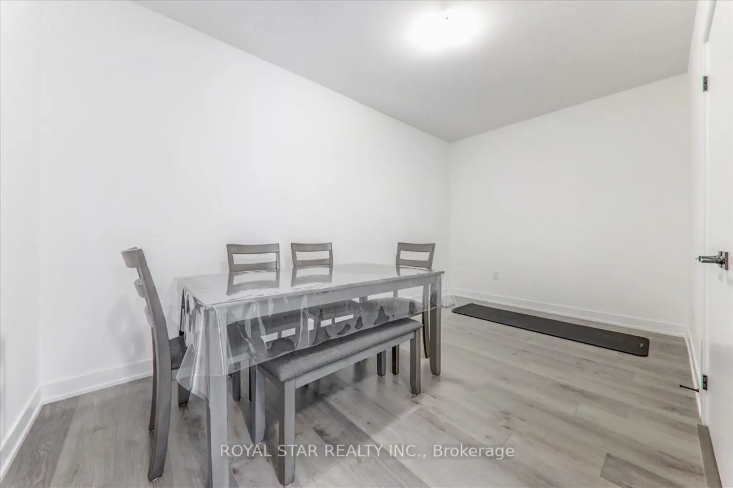 Additional image 18 of 1 Chef Lane 211