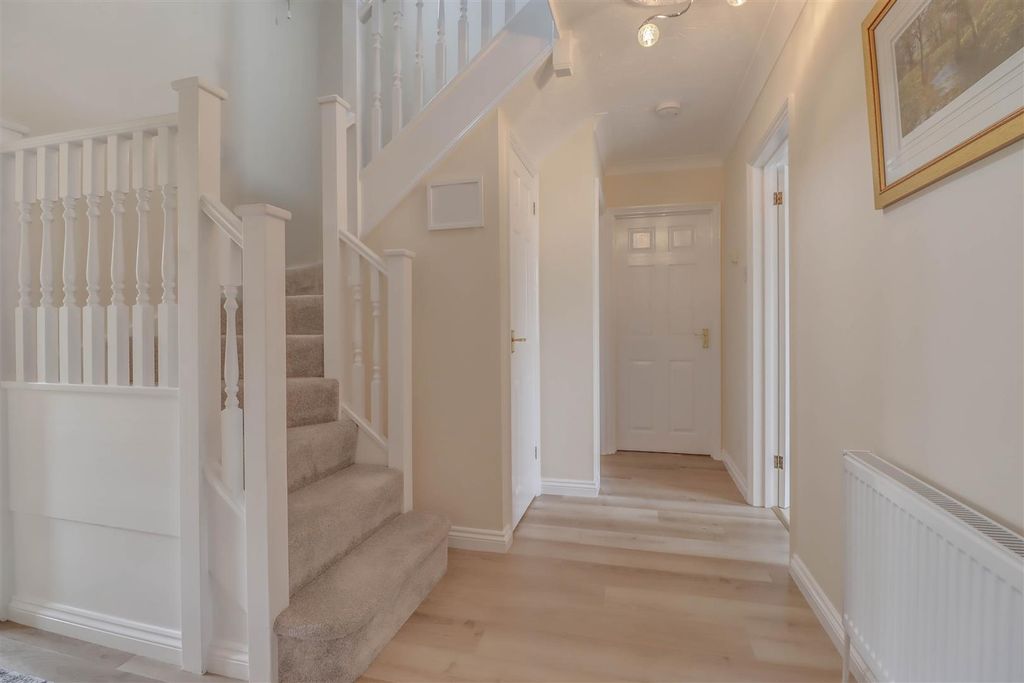 Additional image 11 of 4 bed detached house for saleFriern Walk, Wickford SS12
