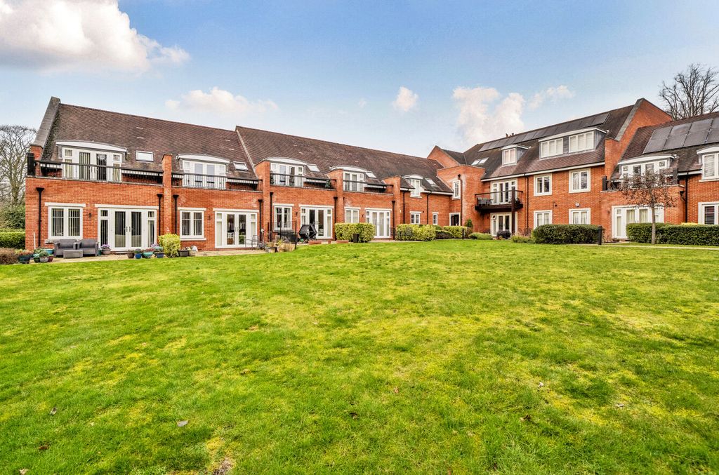 Additional image 21 of 2 bed flat for saleWoolf Drive, Wokingham, Berkshire RG40