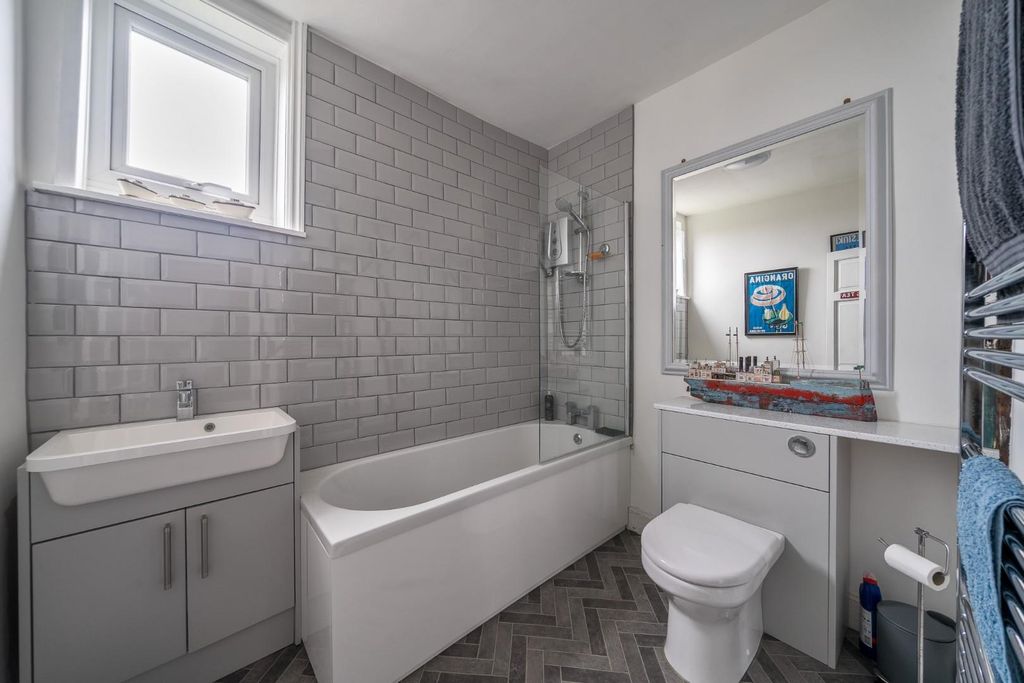 Additional image 8 of 2 bed flat for saleHigh Street, Portsmouth PO1