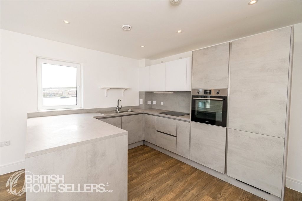 2 bed flat for saleThomas Blake Avenue, Southampton, Hampshire SO14 photo 5