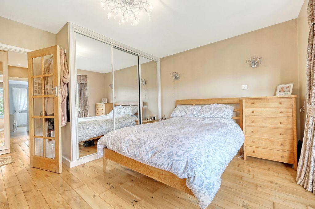 Additional image 10 of 5 bed bungalow for saleHighcliffe Drive, Wickford SS12