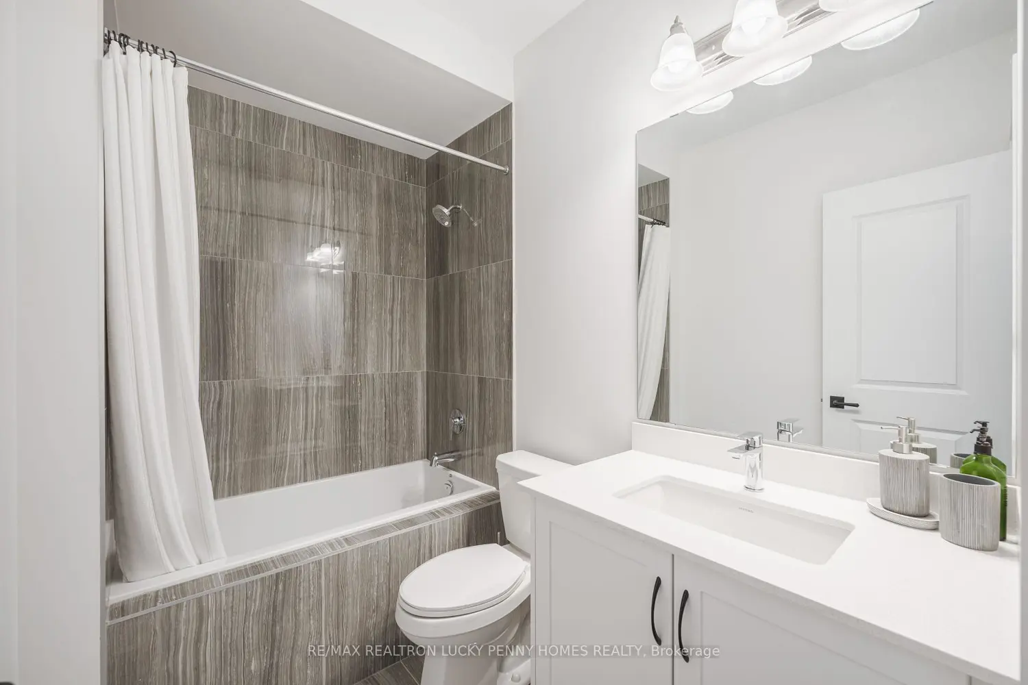 Additional image 10 of 9484 Bayview Avenue