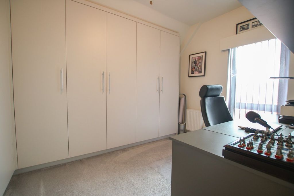 Additional image 24 of 3 bed flat for saleElms Walk, Wokingham RG40