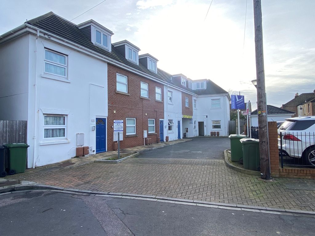 Additional image 9 of 1 bed flat for saleManor Park Avenue, Portsmouth PO3