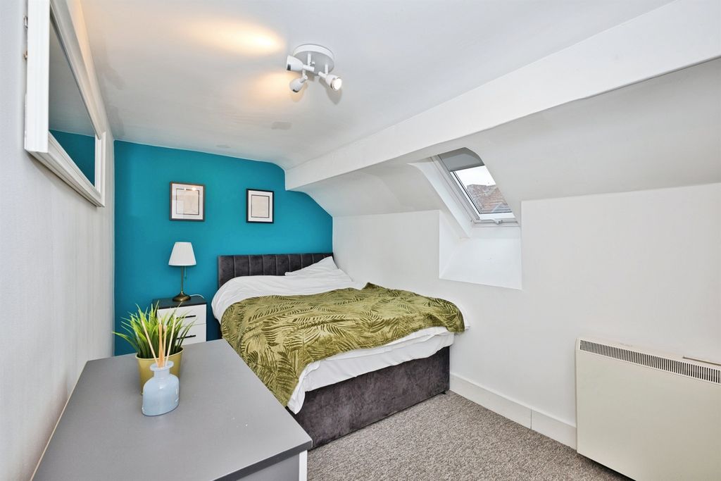 Additional image 12 of 4 bed flat for saleMiddle Street, Yeovil BA20