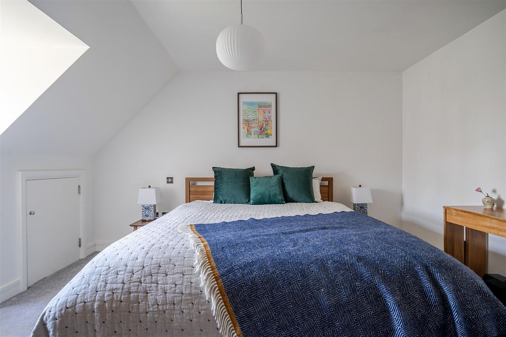 Additional image 13 of 2 bed flat for saleLanden House, Rectory Road Wokingham, Berkshire RG40