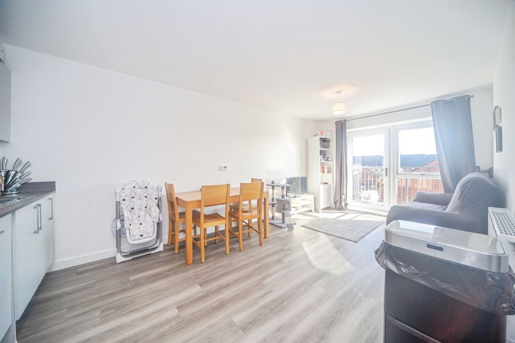 Additional image 2 of 2 bed flat for saleJohn Thornycroft Road, Southampton SO19