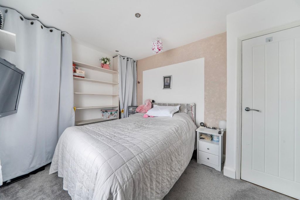 Additional image 9 of 2 bed flat for saleChilde Square, Portsmouth PO2
