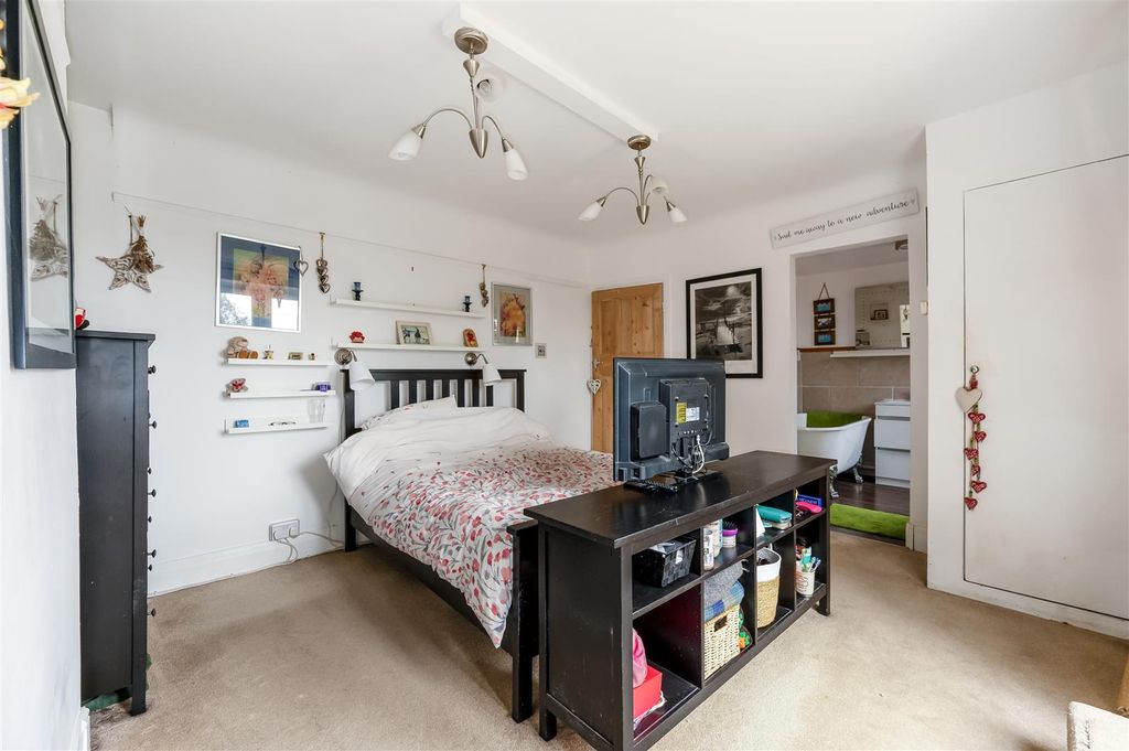 Additional image 16 of 3 bed property for saleNorthern Parade, Portsmouth PO2