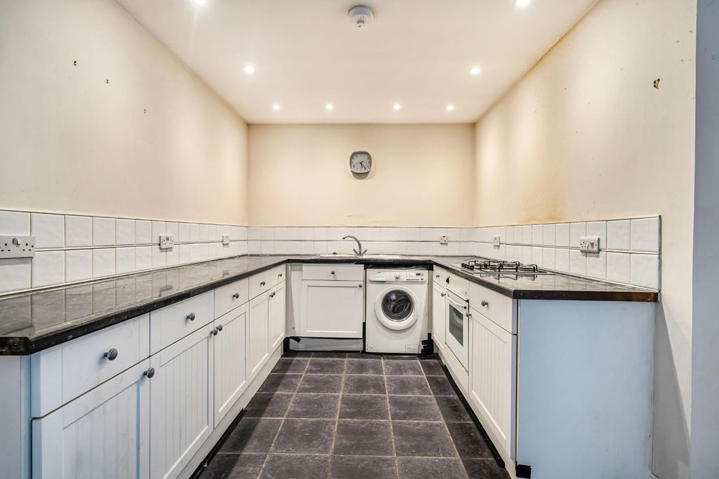 Additional image 3 of 2 bed flat for saleLondon Road, Portsmouth PO2