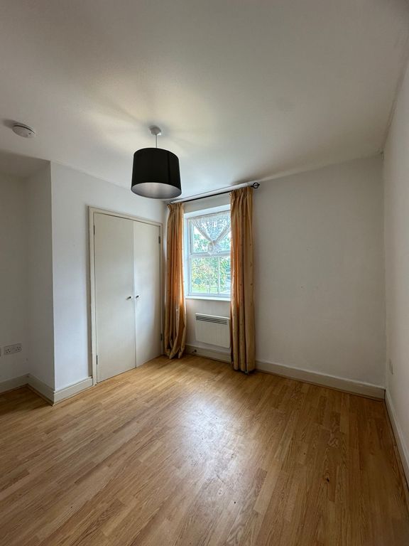Additional image 8 of 2 bed flat for saleBeaumont Drive, Worcester Park KT4