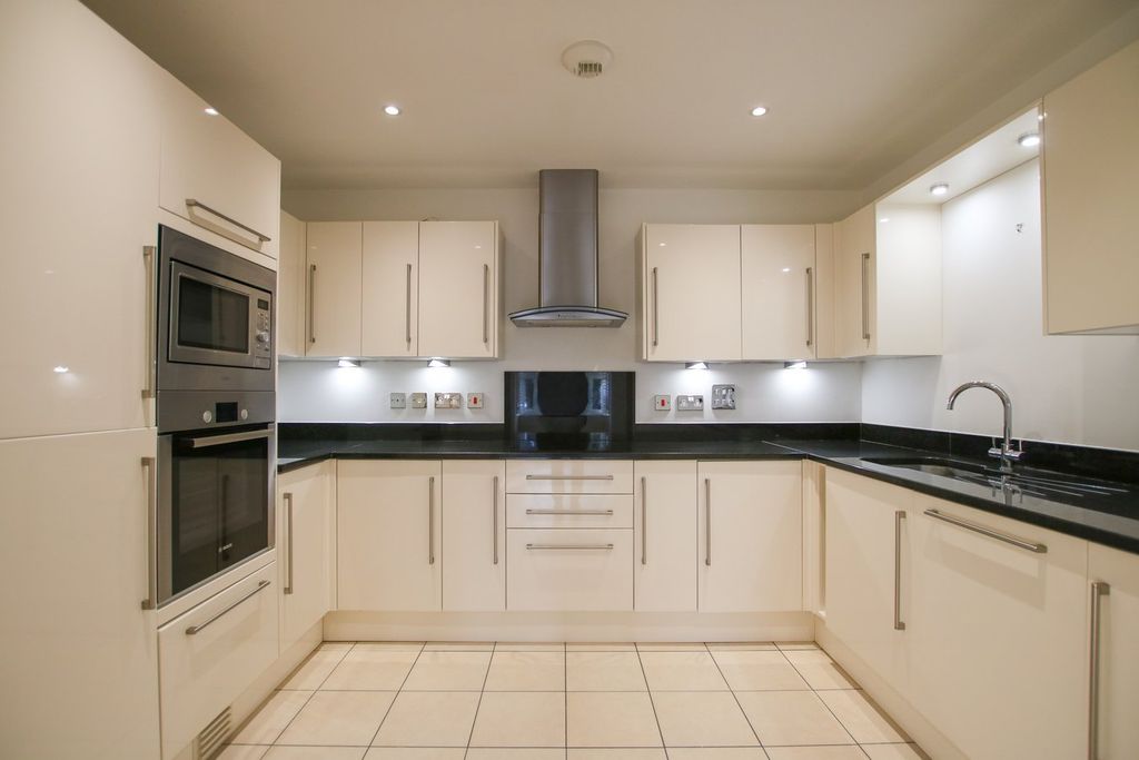 Additional image 4 of 2 bed flat for saleRectory Road, Wokingham RG40