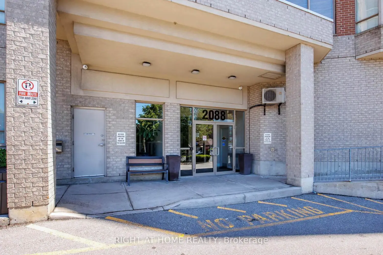 Additional image 2 of 2088 Lawrence Avenue 202