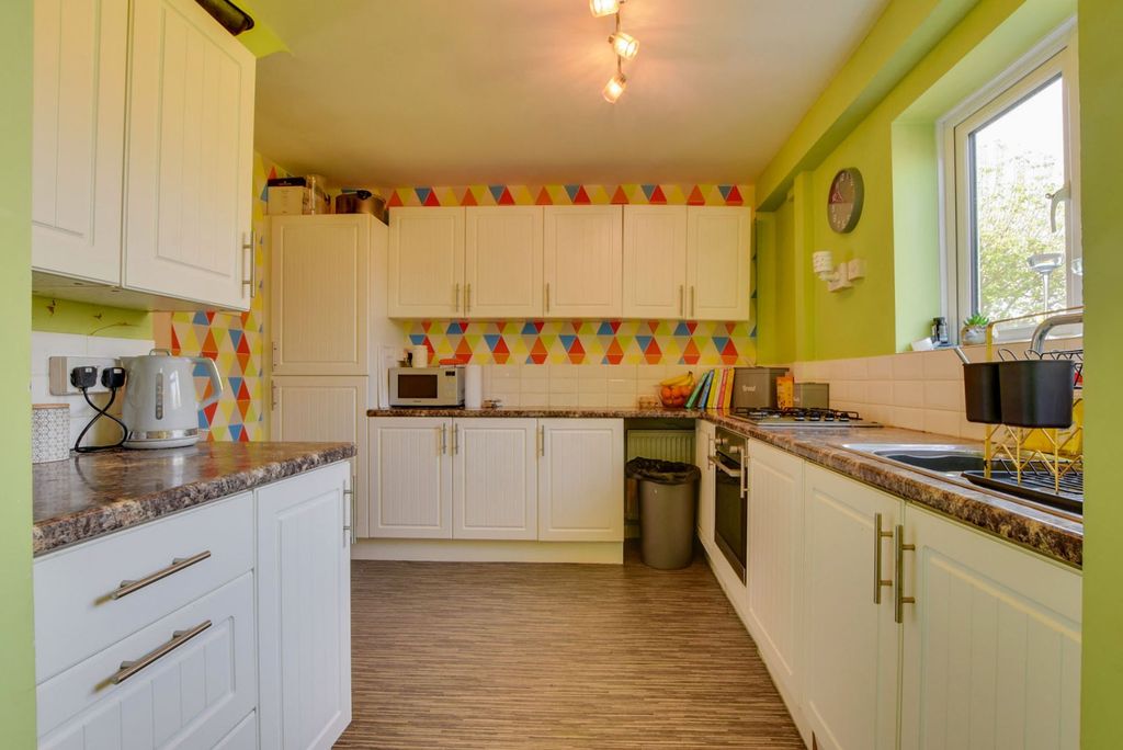 4 bed semi-detached house for saleHill Way, Oadby, Leicester LE2 photo 3