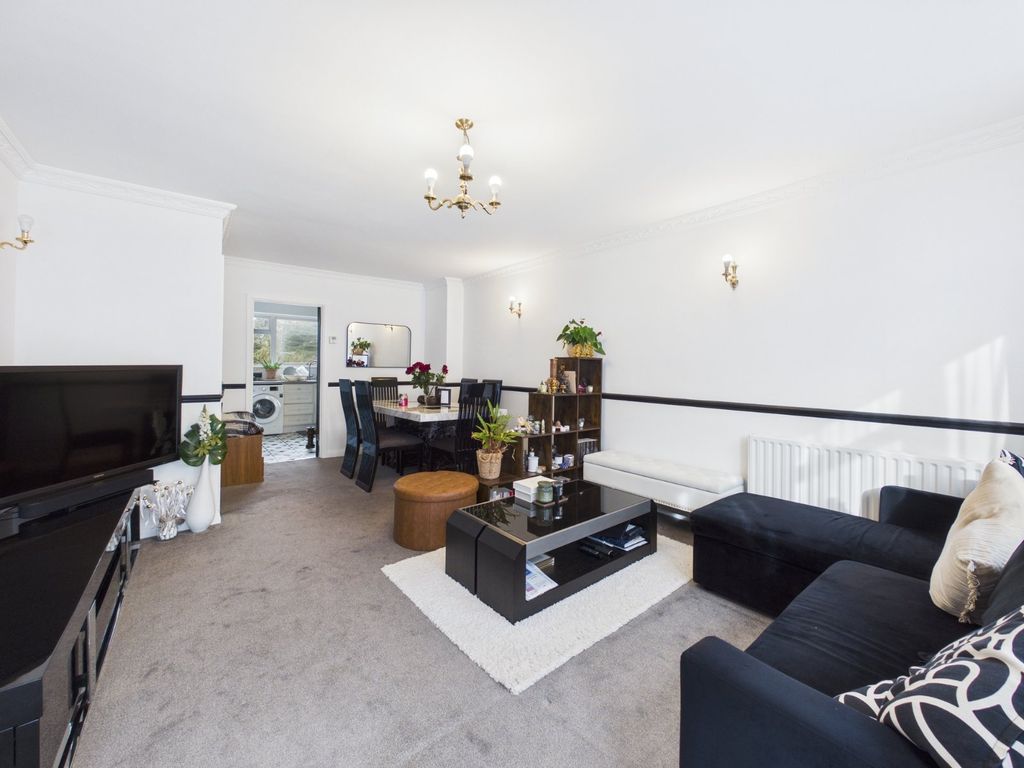 2 bed flat for saleFordbridge Road, Ashford, Surrey TW15