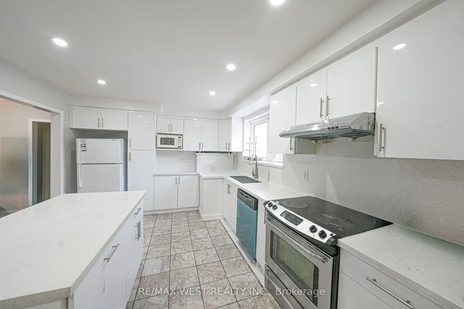 812 Kennedy Road photo 4