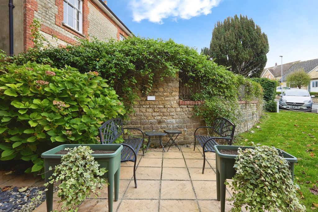Additional image 13 of 2 bed flat for saleBarnaby Mead, Gillingham SP8