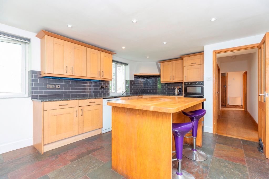 Additional image 3 of 4 bed detached house for saleOaktrees, Wyke Road, Gillingham SP8