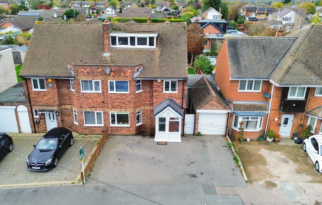 4 bed semi-detached house for saleHill Way, Oadby, Leicester LE2