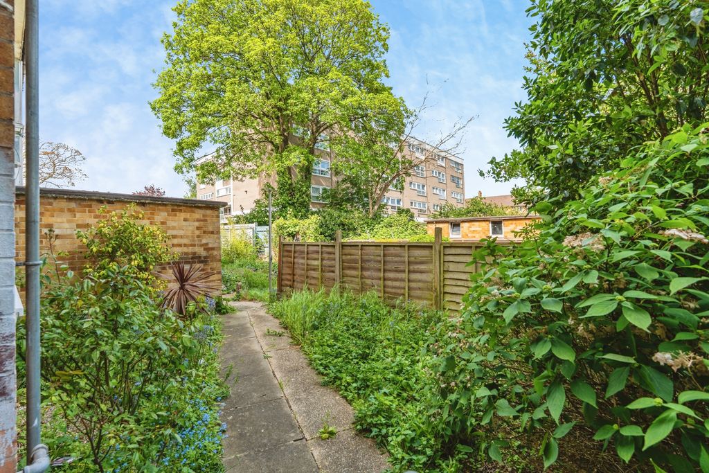 Additional image 19 of 2 bed flat for saleSt. James Close, Southampton SO15