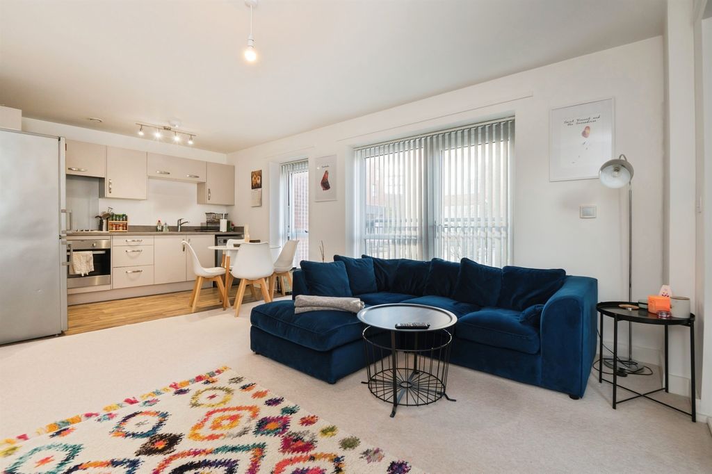 Additional image 2 of 1 bed flat for saleJohn Thornycroft Road, Southampton SO19
