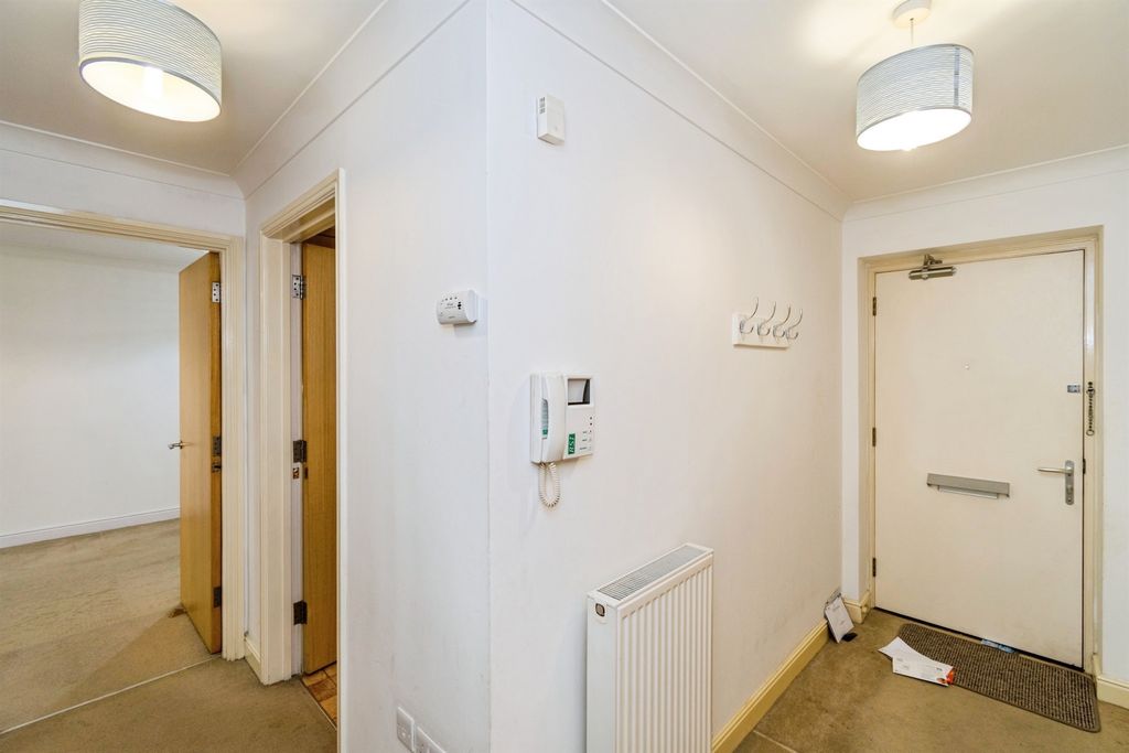 Additional image 10 of 2 bed flat for saleMillbrook Road East, Southampton SO15