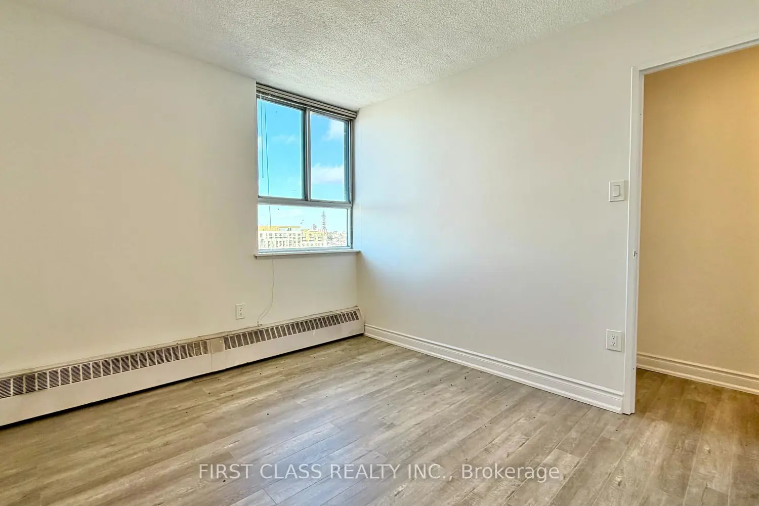 Additional image 14 of 541 Blackthorn Avenue 1415