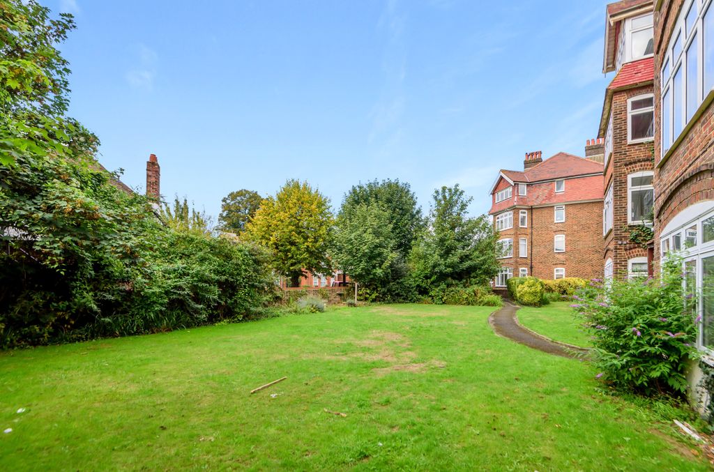 Additional image 8 of 4 bed flat for saleDevonshire Road, Polygon, Southampton, Hampshire SO15