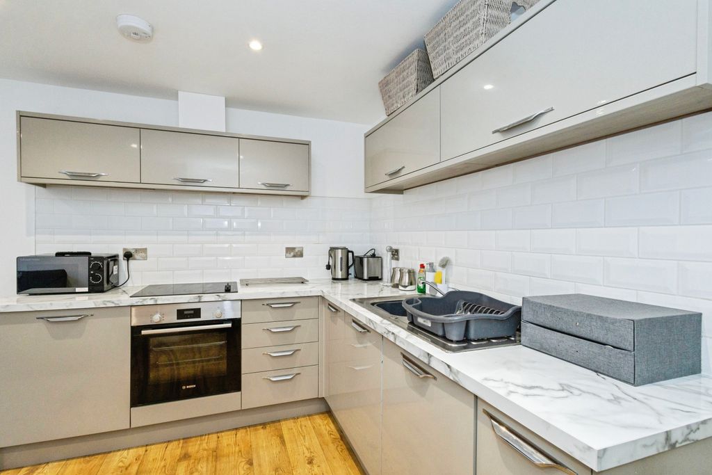 Additional image 3 of 1 bed flat for sale149A London Road, North End, Portsmouth PO2