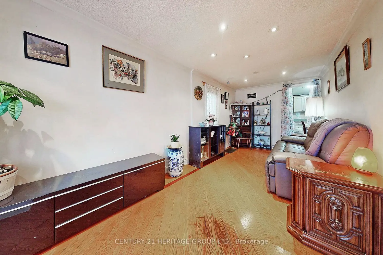 1045 East Avenue photo 3