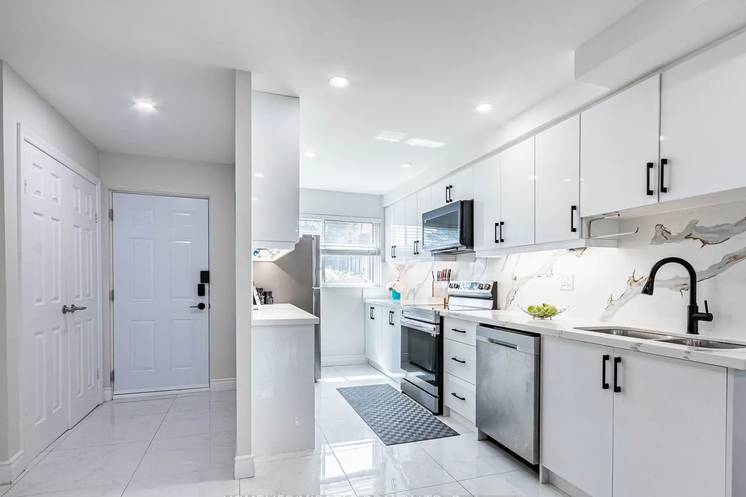 Additional image 8 of 180 Mississauga Valley Boulevard 124