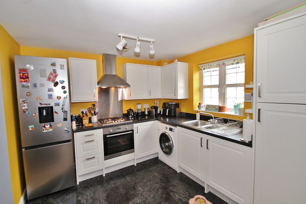 Additional image 6 of 1 bed flat for saleAshcombe Crescent, Witney OX28