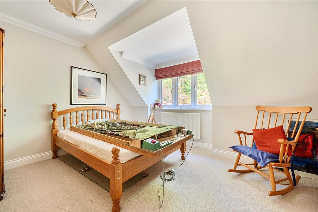 Additional image 18 of 5 bed detached house for saleWarren Lane, Finchampstead, Berkshire RG40