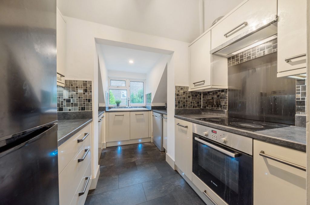 Additional image 3 of 3 bed maisonette for saleOsborne Road, Wokingham, Berkshire RG40