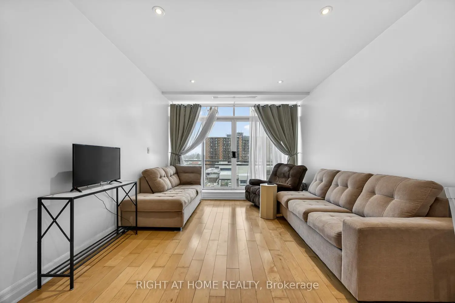 Additional image 6 of 44 Bond Street 518