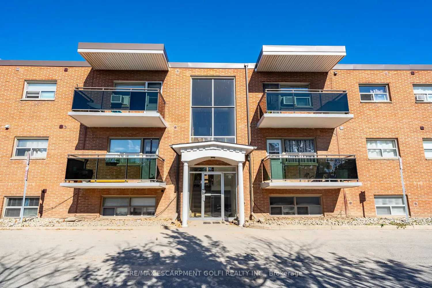 264 Oakdale Avenue 102