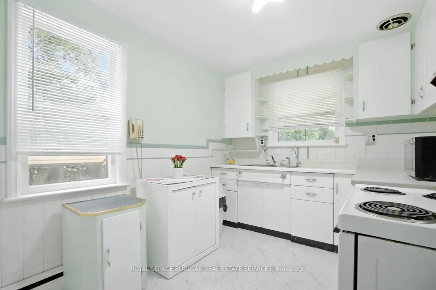 Additional image 5 of 2718 Upper James Street