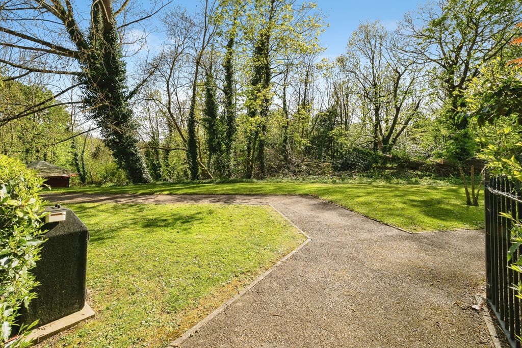 Additional image 19 of 3 bed flat for saleBartholomew House, Richmond Drive, Woodford Green IG8